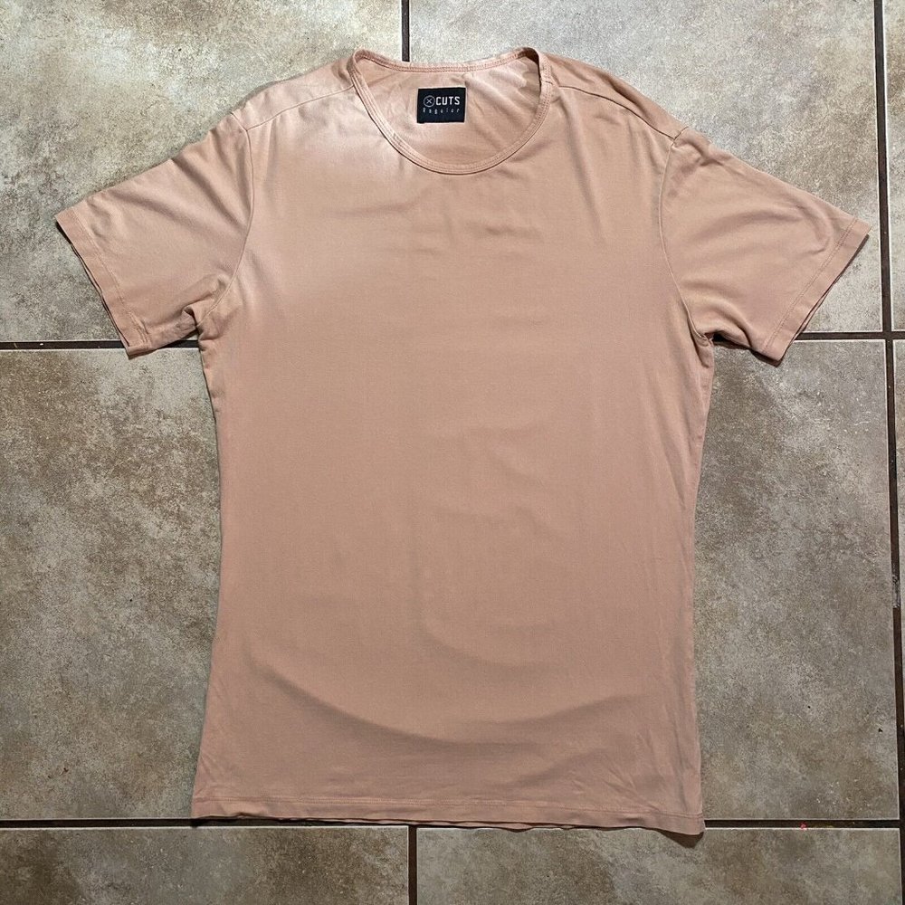 Cuts Clothing Men’s T Shirt Size Medium Athletic Fit Short Sleeve Gym Workout